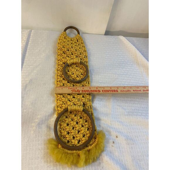 Macramé towel hanger 22"x5" yellow vintage 70’s - Picture 3 of 3